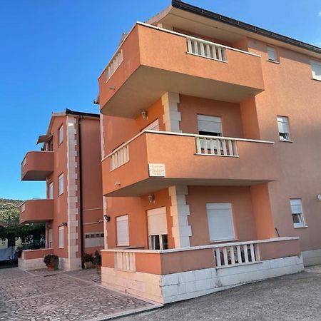 Apartman Jukic Hotel Marina Kültér fotó
