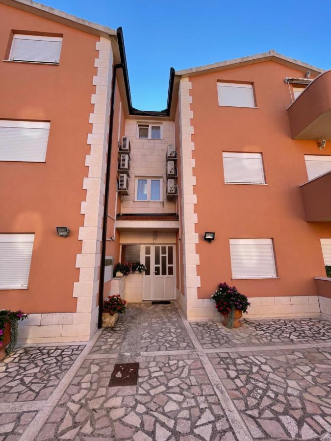 Apartman Jukic Hotel Marina Kültér fotó